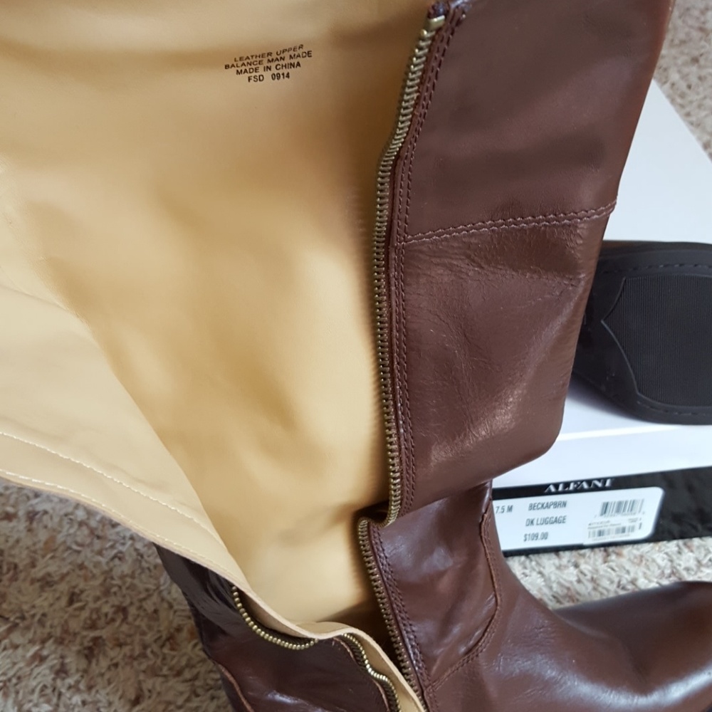 Boots - Picture 3 of 4